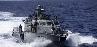 Ένοπλες Δυνάμεις: Οι μονάδες ειδικών επιχειρήσεων εξοπλίζονται με σκάφη Mark VI και ελικόπτερα Black Hawk