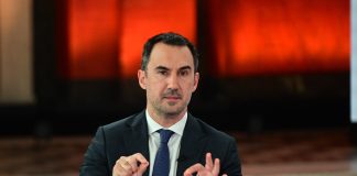 Αλέξης Χαρίτσης: Ζούμε το καθεστώς Μητσοτάκη – Μια εξουσία που περιορίζει τη δημοκρατία και ποινικοποιεί τη διαφωνία