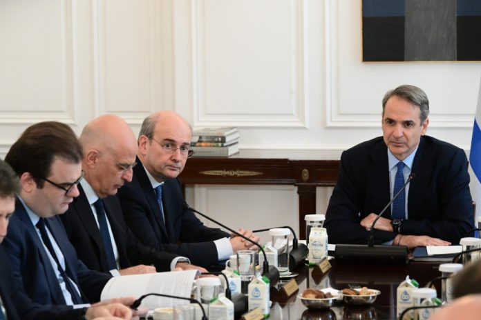 Θα μπορούσε υπουργός να ζήσει με 1000 ευρώ και να πληρώνει τα 500 νοίκι; Θα μπορούσε υπουργός να ζήσει με 1000 ευρώ και να πληρώνει τα 500 νοίκι;