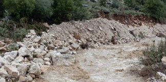 Αγρίνιο: “Φουσκωμένος” χείμαρρος εγκλώβισε κτηνοτρόφο που διασώθηκε χάρις στην επέμβαση πυροσβεστών