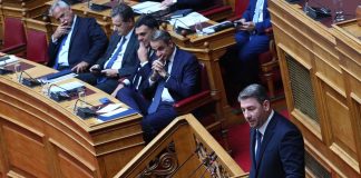 ΠΑΣΟΚ: Οι άξονες της επίθεσης Ανδρουλάκη στον Μητσοτάκη – Σκληρή γραμμή για ΣΥΡΙΖΑ και Τσίπρα