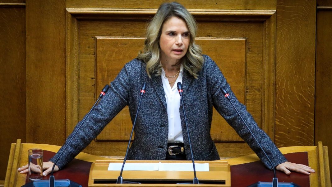 apostolaki_0212_1460-820_new