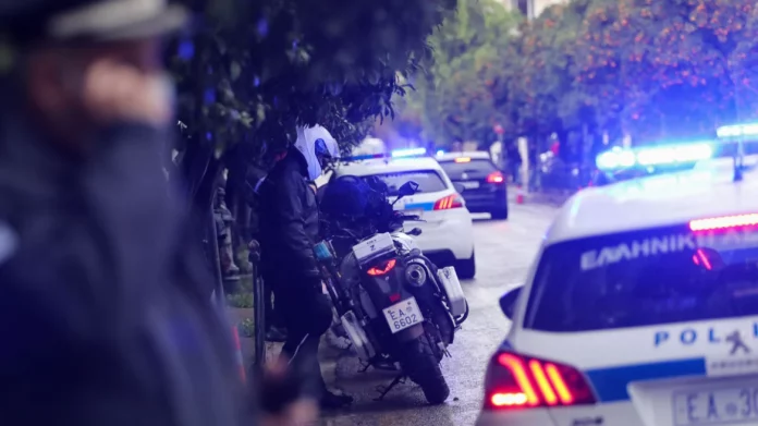Ρόδος: Χειροπέδες στη μητέρα 12χρονου που εντοπίστηκε να περπατά μόνος στην εθνική οδού Ρόδου – Λίνδου