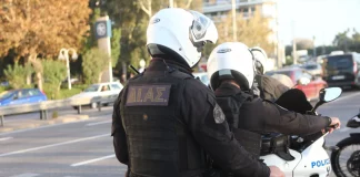 Επιχείρηση της ΕΛ.ΑΣ στην Αττική για εκβιασμούς και όπλα – Έγκλειστος των φυλακών ο αρχηγός του κυκλώματος, 25 συλλήψεις