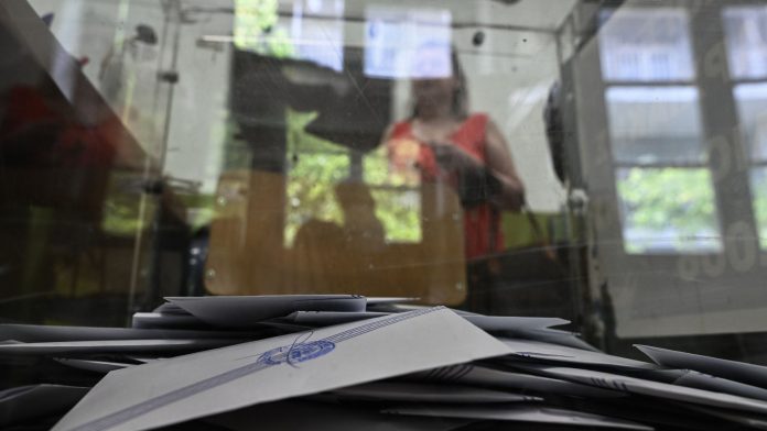 Δημοσκόπηση Alco: Σε ποιους τομείς η κυβέρνηση παίρνει κάτω από τη βάση – 7 στους 10 υπέρ της απαγόρευσης των social…