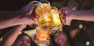 Στο νοσοκομείο επτά τουρίστες στα Φίτζι από κατανάλωση αλκοόλ