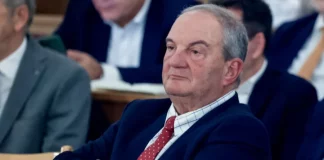 «Σνομπάρει» η κυβέρνηση την εκδήλωση Καρπαθίων με ομιλητή Καραμανλή