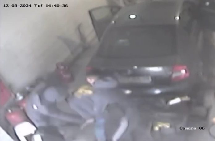 Θεσσαλονίκη: Καρέ – καρέ το άγριο επεισόδιο σε βενζινάδικο με ξυλοδαρμό υπαλλήλου που φορούσε μπλούζα του Άρη (video)