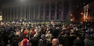 Το κοινοβούλιο της Γεωργίας απαγορεύει τις μάσκες και τα πυροτεχνήματα στις διαδηλώσεις