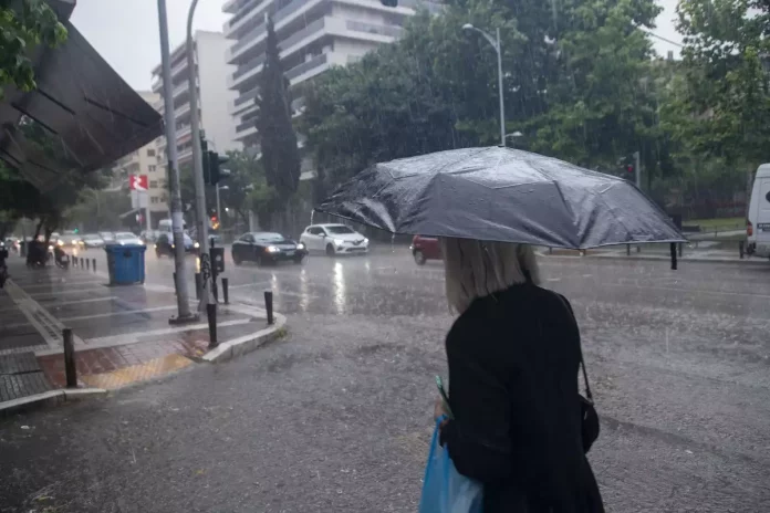 Καιρός σήμερα: Ισχυρές καταιγίδες σε πολλές περιοχές της χώρας μέχρι και το βράδυ – Άνεμοι ως 6 μποφόρ