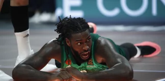 Σοκαριστικός τραυματισμός του Λεσόρ στο παιχνίδι του Παναθηναϊκού, έκλαιγε ο κόσμος στο ΟΑΚΑ – Δείτε βίντεο