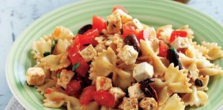 Εύκολη και γρήγορη μακαρονοσαλάτα: Τέλεια από το μπουφέ μέχρι το πικ-νικ