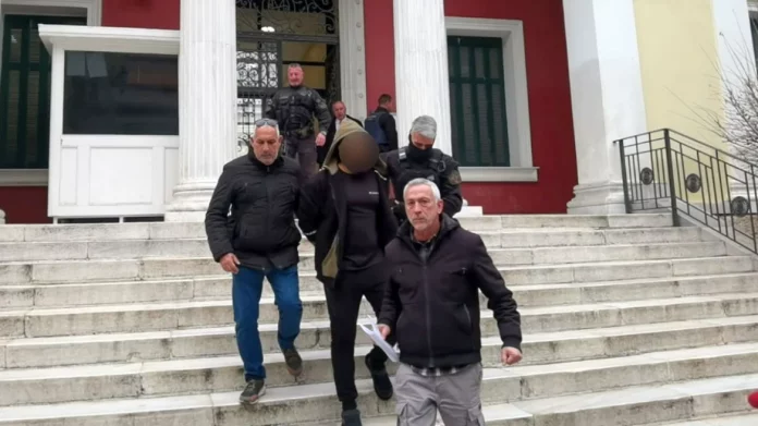 Έγκλημα στην Εύβοια: Προθεσμία για να απολογηθεί πήρε ο γαμπρός, τι υποστήριξε η μητέρα των κατηγορούμενων παιδιών