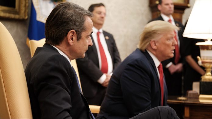 Η αμηχανία της κυβέρνησης μπροστά την επιλογή Τραμπ για πρέσβειρα των ΗΠΑ στην Ελλάδα