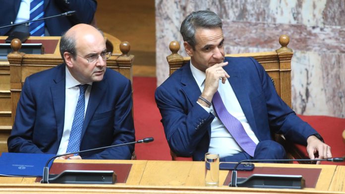 Τράπεζες: Η κυβέρνηση προσπαθεί να… τετραγωνίσει τον κύκλο, υπό το βάρος της πίεσης του ΠΑΣΟΚ και του Κινήματος…