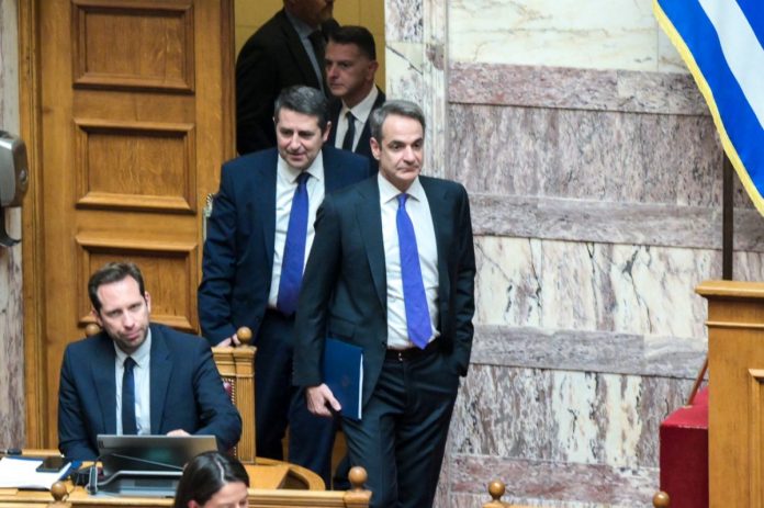Προϋπολογισμός 2025: Περιμένοντας την «έκπληξη» από τον Μητσοτάκη στη Βουλή