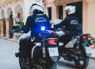 Ζάππειο: Χειροπέδες σε τρεις νεαρούς μετά από καταγγελία για ομοφοβική επίθεση