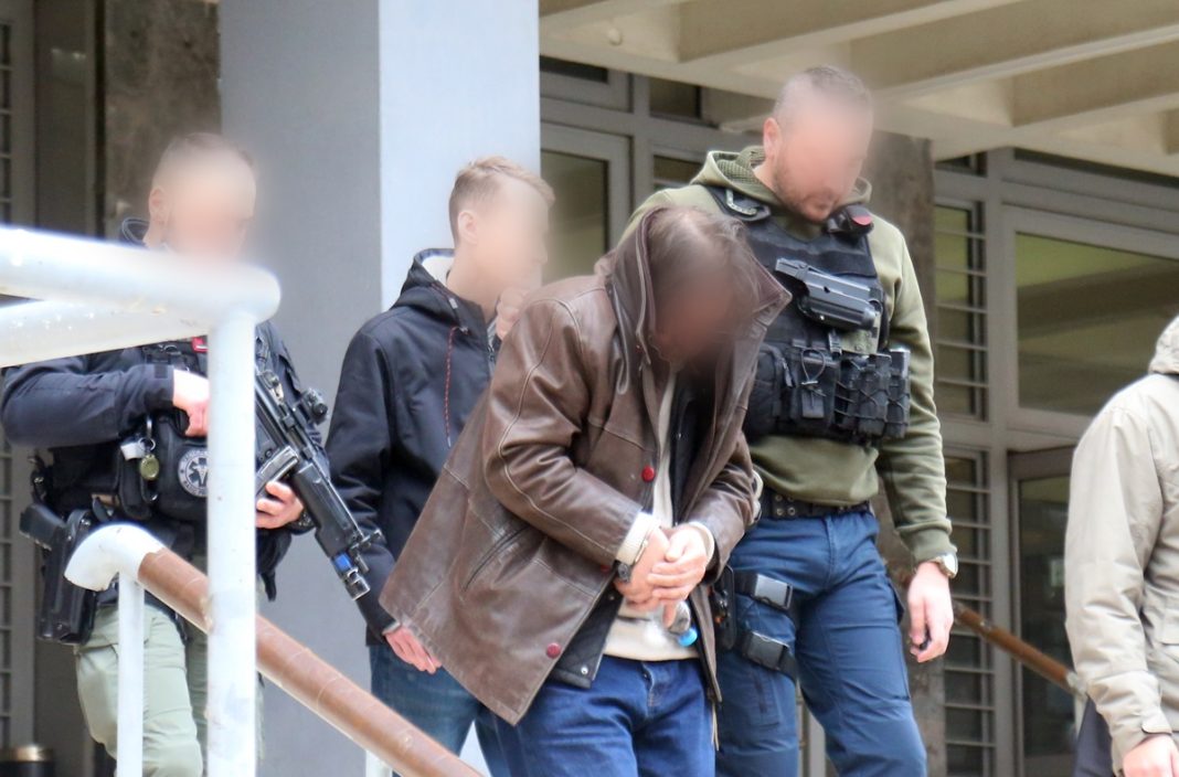 ÌÅÔÁÃÙÃÇ ÓÔÏÍ ÅÉÓÁÃÃÅËÅÁ ÔÙÍ ÔÑÉÙÍ ÓÕËËÇÖÈÅÍÔÙÍ ÔÏÕ ÊÕÊËÙÌÁÔÏÓ ÐËÁÓÔÙÍ ÅÑÃÙÍ ÔÅ×ÍÇÓ ÓÔÇ ÈÅÓÓÁËÏÍÉÊÇ