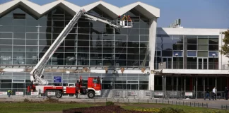 Σερβία: Κατηγορίες σε βάρος 13 ατόμων για την κατάρρευση οροφής στον σιδηροδρομικό του Νόβι Σαντ