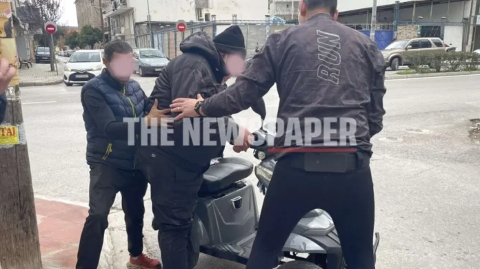 Βόλος: Αυτοκίνητο παρέσυρε ΑμεΑ με αμαξίδιο και τον εγκατέλειψε