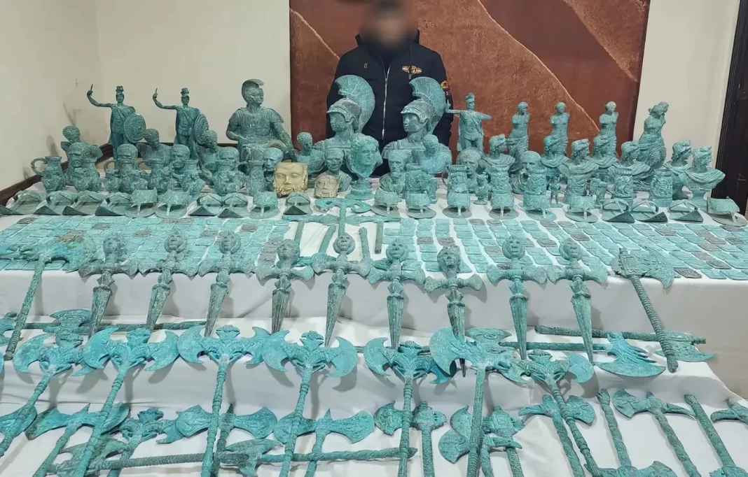 two-men-busted-egypt-looting-95848692