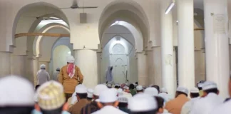 Μοιράζουν εκατομμύρια σε αιρέσεις, ισλαμιστές