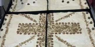 Χαλκιδική: Γιγάντιο χριστόψωμο 250 κιλών στην Παλαιόχωρα! (φωτο)