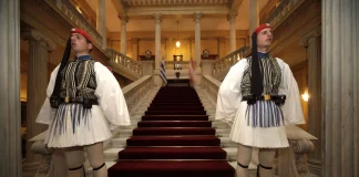 Στην τελική ευθεία για το Προεδρικό Μέγαρο Βενιζέλος και Τασούλας