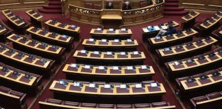 Με το όπλο παρά πόδα ΣΥΡΙΖΑ – ΠΑΣΟΚ: Η τελευταία πράξη πριν ξεσπάσει ο «πόλεμος»