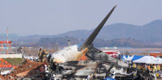 Νότια Κορέα: Η αστυνομία έκανε έφοδο στο αεροδρόμιο που συνετρίβη το αεροσκάφος της Jeju Air με τους 179 νεκρούς