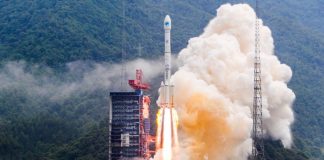 Κινεζικός πύραυλος συνετρίβη ξανά δίπλα σε σπίτια