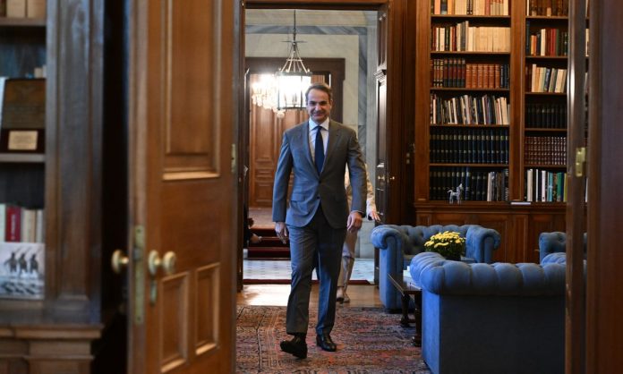 Νέος Πρόεδρος της Δημοκρατίας: Τα ξαναζεσταμένα σενάρια, τα «αγκάθια» και ο μπαλαντέρ