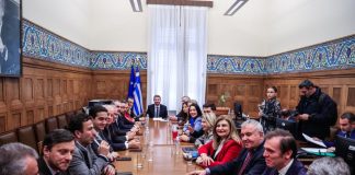 Με την όπισθεν το ΠΑΣΟΚ για τις συνεργασίες