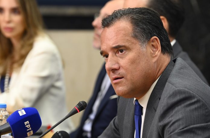 Σκυλεύει νεκρούς ο Άδωνις