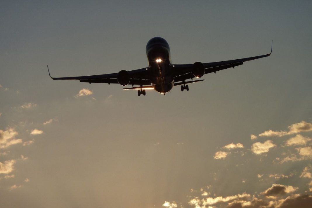 aeroplano-aeroskafos-boeing