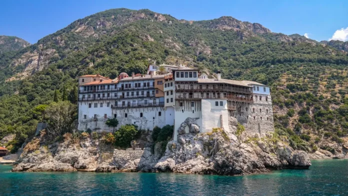 Καταφύγιο στο Άγιο Όρος βρήκαν 22 Ουκρανοί στρατιώτες – Δείτε βίντεο