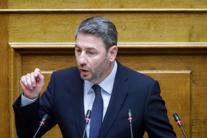 ΠΑΣΟΚ: Κλιμακώνει την επίθεση κατά της κυβέρνησης – Αποστάσεις από ΣΥΡΙΖΑ με φόντο τα Τέμπη