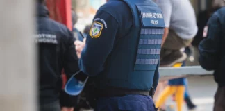 Αστυνομικός Βουλής: Ελεύθερη με όρους η σύζυγός του που της ασκήθηκε δίωξη για βιασμό ανηλίκου