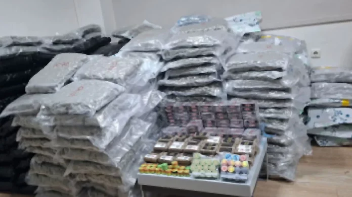 Ηγουμενίτσα: Κατασχέθηκε μεγάλη ποσότητα ναρκωτικών – Τα έκρυβαν μέσα σε φορτίο με κύβους μαγειρικής (VIDEO)