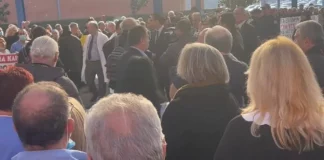 «Αττικόν»: «Θερμή» υποδοχή στον Μάριο Θεμιστοκλέους από υγειονομικούς και εργαζομένους