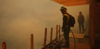 Οργή στην Καλιφόρνια: Πυροσβέστες για πλουσίους με 2.000 δολάρια την ώρα – Νόμιμη ή παράνομη η επέμβασή τους στις φλόγες;