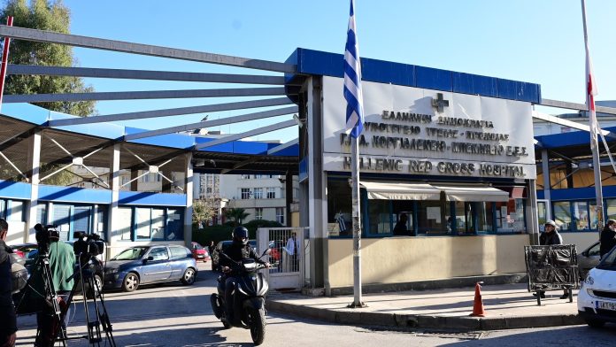 Ερυθρός Σταυρός: Ο έλεγχος του ασανσέρ «δεν έγινε με τους κανόνες του 2014 αλλά με του 1968», λέει ειδικός