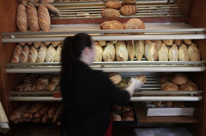 Πτολεμαΐδα: Ανήλικος προσποιούμενος τον πελάτη άρπαξε 500 ευρώ από αρτοποιείο