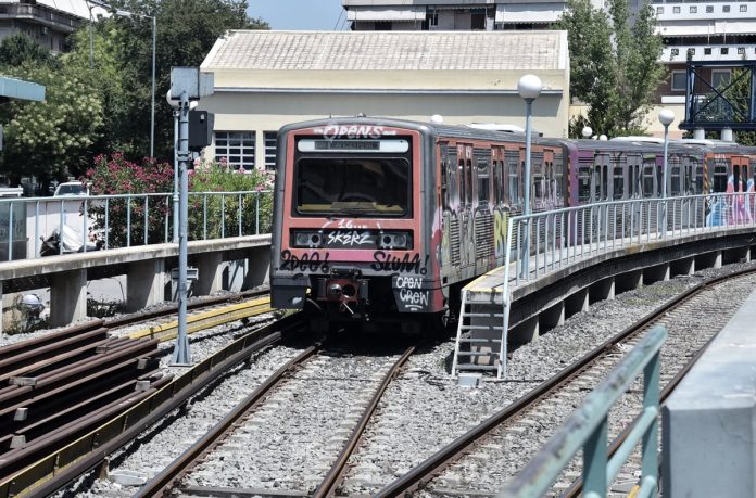 ΗΣΑΠ: Νέο “παρατράγουδο” με πόρτα που δεν έκλεινε – Αποσύρθηκε ο συρμός