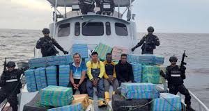 Ελ Σαλβαδόρ: Ανακοίνωσε την κατάσχεση 4,3 τόνων κοκαΐνης σε διεθνή ύδατα – Εννέα συλλήψεις