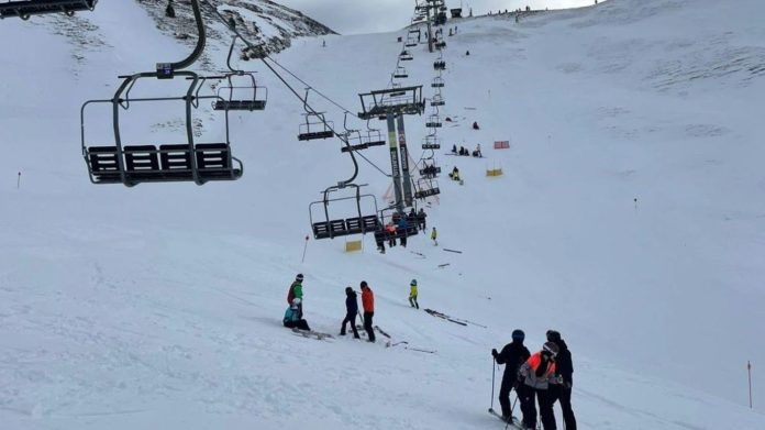 Ισπανία: Συγκλονίζουν οι μαρτυρίες για το ατύχημα στο χιονοδρομικό κέντρο – «Ήταν σα να κάναμε ελεύθερη πτώση» Ισπανία: Συγκλονίζουν οι μαρτυρίες για το ατύχημα στο χιονοδρομικό κέντρο – «Ήταν σα να κάναμε ελεύθερη πτώση»