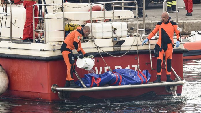 Νέο ναυάγιο με μετανάστες στη Μεσόγειο: Δύο παιδιά ανασύρθηκαν νεκρά, δύο αγνοούμενοι