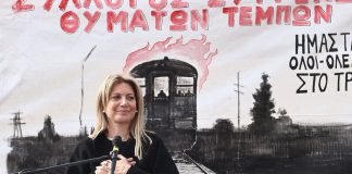 Τέμπη: Συγκλόνισαν οι γονείς των παιδιών στη συγκέντρωση στο Σύνταγμα – “Τρία λεπτά περίμεναν να πεθάνουν” (video)