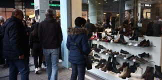 Ανοιχτά σήμερα τα καταστήματα – Το ωράριο των μαγαζιών σε λιανεμπόριο και τα εμπορικά