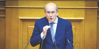 Οι ίδιες (πάλι) υποσχέσεις για μειώσεις φόρων